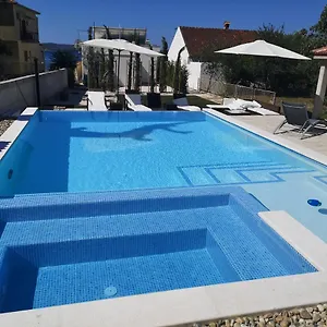 Couette-café Lukas, Sukošan